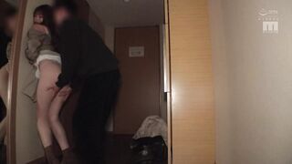 MIDA-316 ずっと仲良しな幼馴染が彼氏に浮気されたタイミングで野外デートに連れ出したら神展開！ホテルに一泊して愚痴を聞いてあげながら朝まで浮気中出し出来まくった。