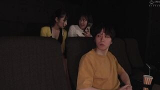 HUNTC-421 平日昼間の映画館で客はボクと痴女だけ…。あんなに観たかった映画なのに…ずっと服の上からボクの乳首とチ〇ポをいじくり倒してくる痴女のせいで全く集中できま
