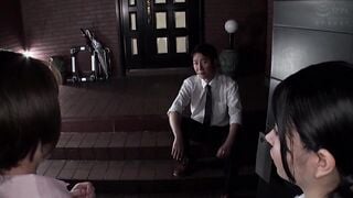 TUE-161 母親の前で犯●れる娘の強●記録映像