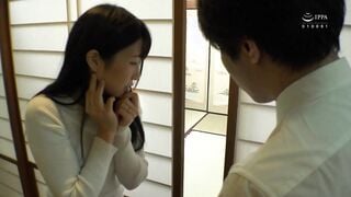 SW-616 同窓会で会った初恋の女が人妻になっていた！夫に欲求不満の彼女は僕をパンチラ誘惑して、勃起チ○コをテーブルの下で握りしめてきた。もうみんなの目を盗んで店内でヤ