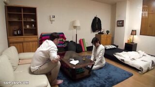 【モザイク破壊】MIAE-280 クレーム対応で自宅に来たOLに利尿剤入りのお茶を飲ませて長い説教とお仕置きセクハラに我慢できず失禁イキ