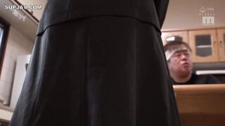 【モザイク破壊】MIAE-280 クレーム対応で自宅に来たOLに利尿剤入りのお茶を飲ませて長い説教とお仕置きセクハラに我慢できず失禁イキ