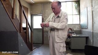 【モザイク破壊】MIAE-294 我が家の巨乳娘が性欲強い親父に混ざって濡れ透け姿でアルバイトをする事になりまして… 相沢夏帆