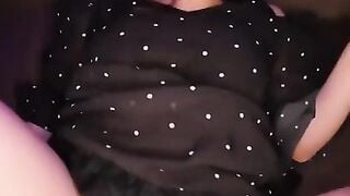 857OMG-013 ナンパしたちょっと強気なラウンジ嬢は、撫でるだけで潮噴きまくっちゃう雑魚マ○コちゃんでした。傷心マ○コ痙攣するまでアヘらせて、中出し決めてあげました