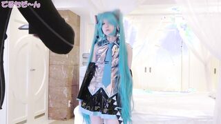 FC2-PPV-4761627 スレンダー美人なアパレル系陰キャダウナーレイヤーＹさんにテカミク衣装が手に入ったので着せちゃいました…オナニー編
