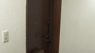 SCOP-321 ご自慢のムチムチ尻を強調するタイトスカートで営業販売に来たOL。ムラムラして大好きなお尻でヌイてくれたら契約してあげると言って尻コキさせていたら、勢い余