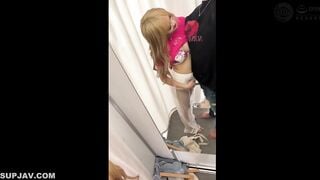 MAAN-1106 【美脚ジーニストGAL】ダメージの数＝今日の濡れ具合！デニムに食い込むハミ尻を試着室で晒しながら禁断のじゅぼじゅぼフェラ抜き！我慢できず彼氏に隠れて腰