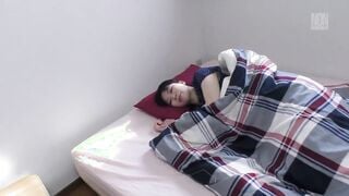 YSN-520 どエロい夢を見ていた娘は、寝言で淫語を連発。心配なので起こしてみると寝ぼけたまま、俺を襲ってきた。可愛らしい娘からは想像できないほど、俺のチ●ポを弄び、夢