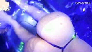 FC2-PPV-4768692 【10/7まで半額！】色白小柄の極上巨乳スレンダーボディ。プールでビキニずらして立ちバック、引き締まった美裸体が震えて絶頂！スケベ汁まみれ
