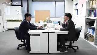 【モザイク破壊】FNS-040 経理部地味メガネのアナル見せ裏アカ発見！口止め料代わりに自慢の美尻で激しい杭打ち騎乗位でヌいてくれた 吉高寧々