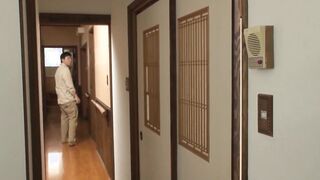 AVOP-177 tidy［無言］thin 隣にお父さんがいるのよ… 栗山香純