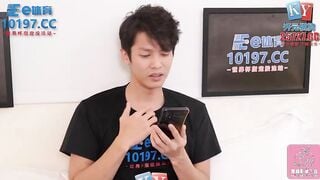 蜜桃传媒PME-261 巨乳小姐姐带领我破处 姐姐骚逼流着口水 手把手教学吃处男 梁佳芯