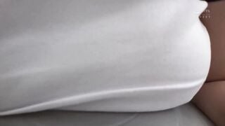 SW-638 僕の隣の席の巨乳ちゃんは、ノーブラ！！ ブラウス越しでもわかる大きいおっぱいがプルプル！乳首も透けてて大変！「おっぱい触って。」と触らせてくれたので揉んだら