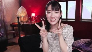 HMN-284 新人 エ、エロイ…保険事務員で働くお姉さんがおじさんチ●ポにドハマり！化粧っ気ない薄メイクだけど性欲強すぎて中出しAVデビュー 雨依つばめ