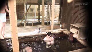 SDAM-149 那須塩原温泉郷で見つけた女子旅お嬢さん タオル一枚男湯入ってみませんか？61 名湯の湯もはじく若肌へ茹だった精子が思わず飛び出すびゅるっと暴発ぶっかけ連