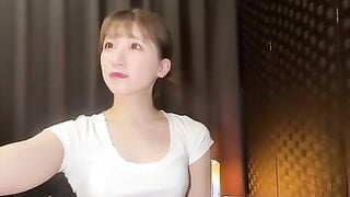 FC2-PPV-4766126 【ワンコイン企画】顔晒しの体験入店初日に店長とオーナーで卑猥な３P その後音信不通　【過去作のレビュー特典映像を特別公開】