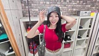 MAAN-1112 【エグカワジーニスト痴女】ピッタピタにフィットしたホワイトデニムがセクシーな肉食爆美女登場！！試着室に入るなり即抜きごっくん♪ジーンズが破れれば破れる