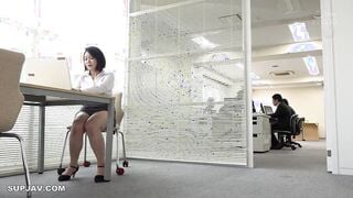【モザイク破壊】JUL-813 夫の身代わりになった高慢女上司、恥辱のクレーム対応―。 悪質男に固定バイブを強●されて謝罪と絶頂を繰り返す人妻―。 綾瀬麻衣子