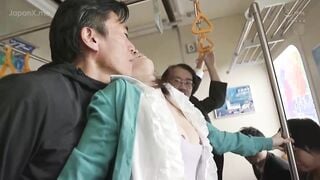 JUY-856C 人妻誘餌搜查痴漢電車～在墮落的喜悅中濕潤的肉體 水戸加奈