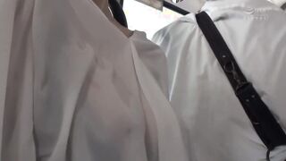 SW-647 夏真っ盛り満員バスで人妻の汗だく透け下着にムラムラ！勃起したチ○コが尻や股間にメリ込んできて奥様の頭もぼぉ～っとして本能のまま握りしめてその場でヤッちゃった