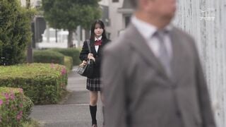 IPZZ-692 アイドル級に可愛い制服美少女は痴●され公然お漏らし絶頂する羞恥と快感にハマってしまう 山田鈴奈