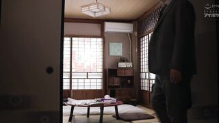 IPZZ-692 アイドル級に可愛い制服美少女は痴●され公然お漏らし絶頂する羞恥と快感にハマってしまう 山田鈴奈