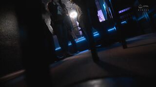 JUR-484 ハプニングバー人妻NTR 「あなたのためよ…」と言っていた妻がいつしか群がる男たちに夢中になっていた。 めぐり 乃木絢愛