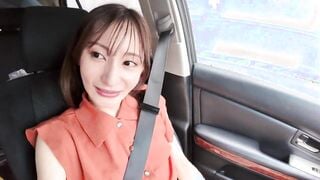 CEMD-749 ノーブラで乳首もろバレ！淫乱美熟女と羞恥プレイデート 足立友梨