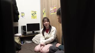 AWAW-007 ネカフェで時短パパ活する女子急増！効率良く稼ぐ女子たち…。その実態を徹底調査！