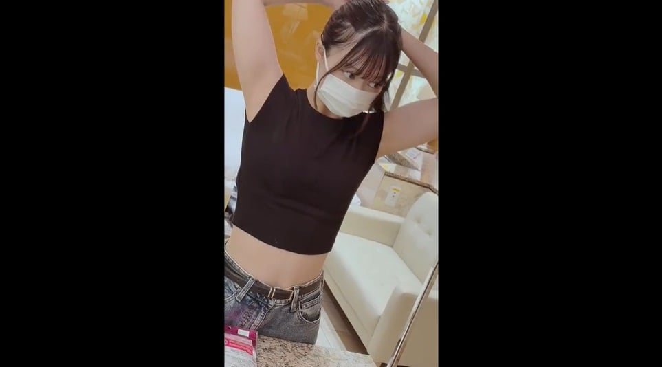 FC2-PPV-4778589 本作特典（淋浴+換裝）