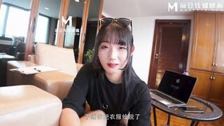 麻豆传媒MD-0331 我的房东是个萌妹子 处女催租肉体缴付 雯雯