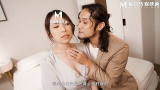 麻豆传媒MD-0341 为绿帽奴出轨的美人妻 无奈体验NTR的骚逼 小茉