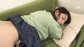 MIDA-368 入り浸り幼馴染ギャルの無防備パンチラにド欲情。コンドーム箱を使い切るまで発情ピストンした童貞卒業ヲタク僕 宮下玲奈