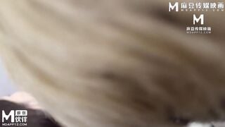 麻豆传媒SZL-030 游戏陪玩女主被男技师按的骚逼流水要求主动操她