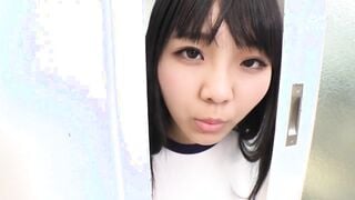SW-659 これってブルマ？どうする？ちょっと穿いてみようよ！ 体育の授業の前に、ハーフパンツをブルマと交換してみた。ブルマを穿いたことがない女子たちは興味津々！クラス