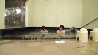 IENE-744 大学生のサークルで温泉旅行に来ている男女グループの中の友達以上恋人未満の仲良し2人に露天風呂に裸で2人きりの過激ミッションをしたら、セックスまでしてしま