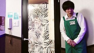 HUNTC-461 カラオケBOXで女子○生はマイク代わりにボクのチ○ポを奪い合い！100点の中出しSEXで満足させるまで出られないハーレム乱交！