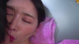 ROE-411 「ムラムラしたらいつでも会いに来てね…」 童貞の僕が人妻ソープで筆下ろしを頼んだ嬢がなんと友達の母・るかさん！ 異次元の気持ち良さに、所かまわず夢中で中出