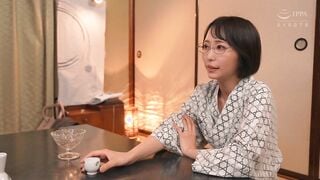 MOND-300 憧れの女上司と 那賀崎ゆきね