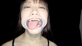 Y-266a 【個人撮影】笠木いちかの口内観察 舌を磨いて指しゃぶって開口器で口内見せながら喜悦（よが）る