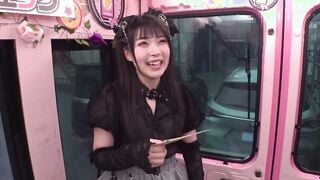 DVMM-308 一般男女モニタリングAV×マジックミラー便コラボ企画 路上でアヘ顔絶頂！地雷系女子が初めての潮吹き直後にデカチン挿入！恥じらいながらも人前でイキ潮を吹い