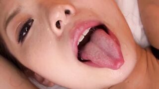 MIDD-707 あの発売禁止になった着エロアイドルの初ごっくん 花村沙知