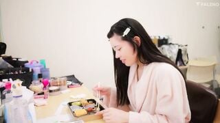 FNS-138 新人 無邪気さの裏に隠されたマッチョな性欲 現役アスリート 神喜ミア AV DEBUT