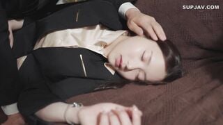 【モザイク破壊】ADN-732 媚薬直塗り食い込みパンツで下半身を子鹿のようにガクガク震わせて歩くたびに失禁する美脚社長秘書 白峰ミウ