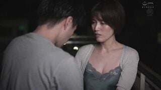 ROE-421 「大きくなったら結婚して下さい」そう言ってくれた少年が娘の婚約者として現れて…。結婚の報告をされた夜、大人になった彼の肉体に溺れてしまった私。 星冬香