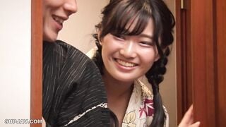 【モザイク破壊】AWAW-006 お祭りの後は浴衣女子と宅飲みしながら乱痴気騒ぎ！家に集まりお酒をのんで乱痴気騒ぎ！当然着崩れパンツ丸出し！ムラムラした男たちが襲いかかっ