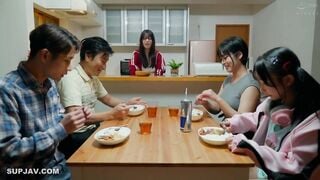 【モザイク破壊】HUNTC-359 父の再婚で急に家が暗くなった！？突然出来た家族が全員地味過ぎ！義母は地味隠れ巨乳で義姉は喪女ニート！更に義妹は腐女子ゲーマー！仲良くな