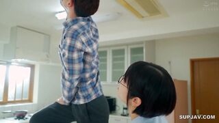 【モザイク破壊】HUNTC-359 父の再婚で急に家が暗くなった！？突然出来た家族が全員地味過ぎ！義母は地味隠れ巨乳で義姉は喪女ニート！更に義妹は腐女子ゲーマー！仲良くな