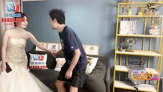 星空传媒XKKY093 女友婚纱下诱人的胴体让我一柱擎天 可可