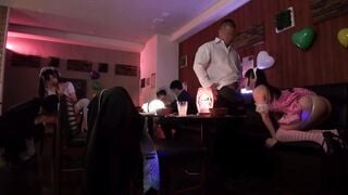 SCOP-396 都内某所にある超人気のおっぴろげカフェに潜入！激カワメイドが常におま●こ全開で接客してくれる至高の店内で生挿入中出しプレイは本当にできるのか徹底検証！！